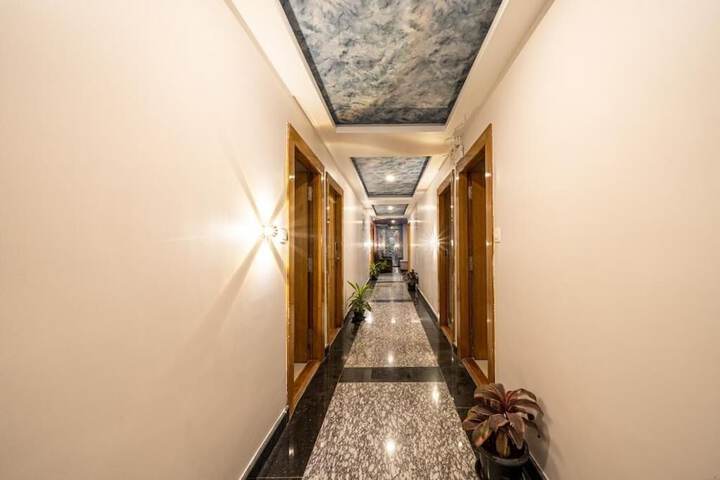 Ballroom/Hall 10 of 10
