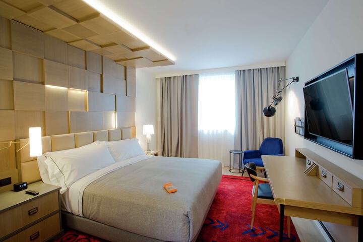 Room 15 of 48