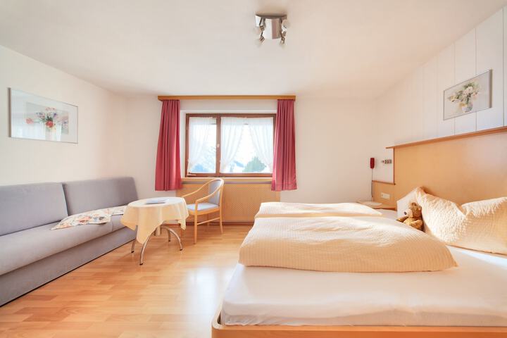 Room 4 of 149