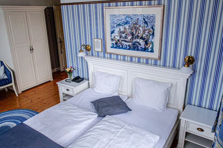 Room 38 of 214