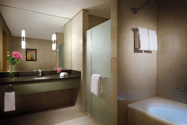 Room 28 of 73
