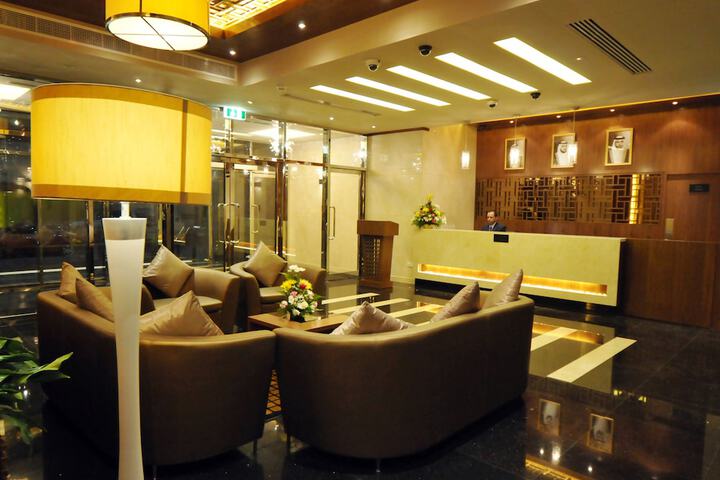 Check-in/check-out kiosk
