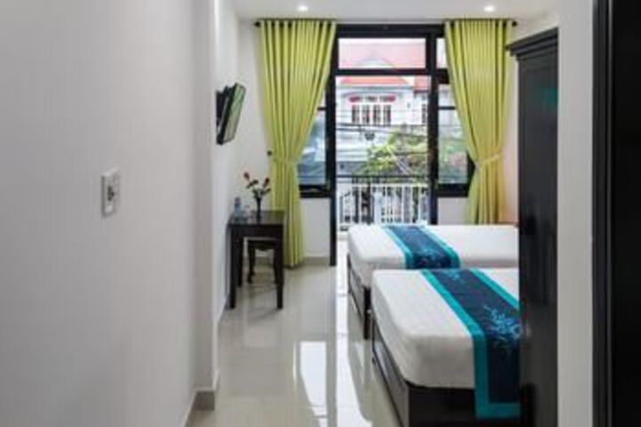 Room 28 of 33