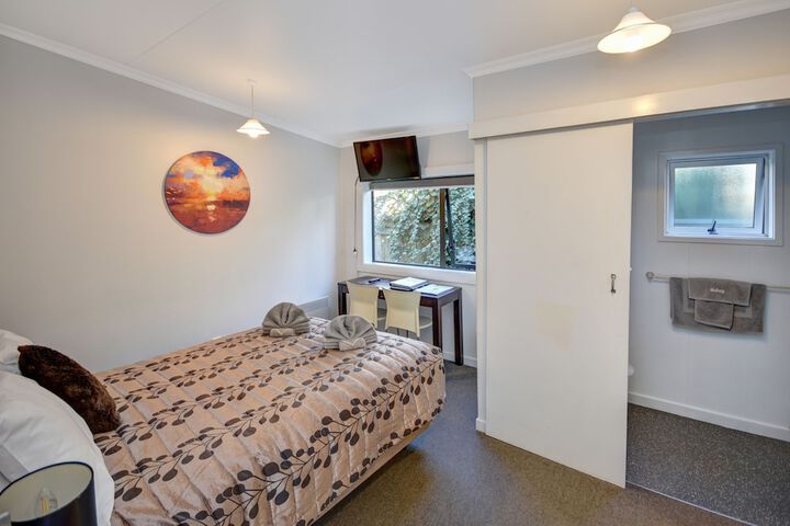 Room 5 of 74