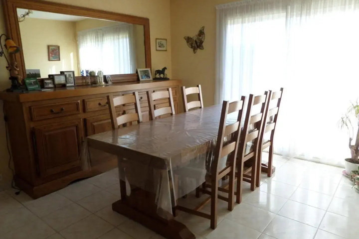 Room 4 of 7