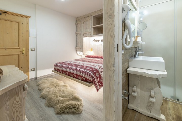 Room 7 of 50