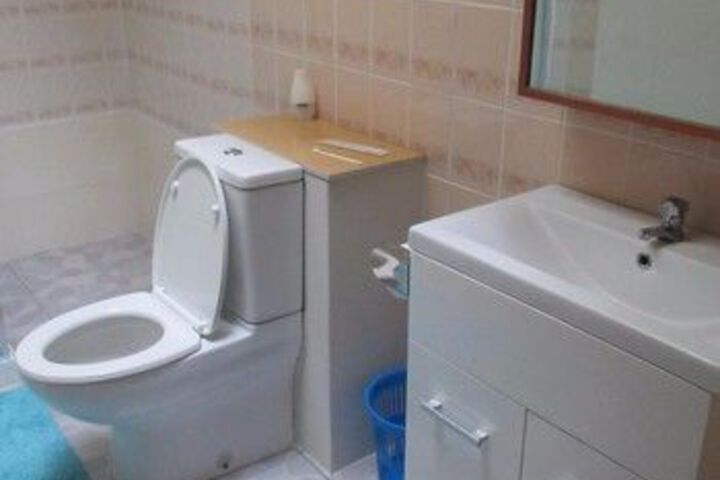 Room 4 of 28