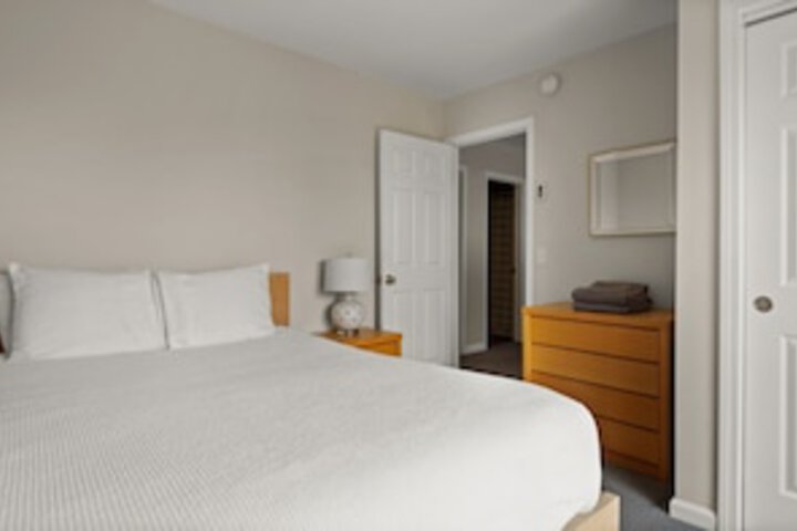 Room 4 of 141