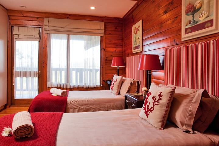 Room 10 of 80