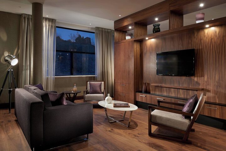 Lounge 89 of 113
