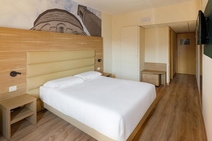 Room 7 of 35