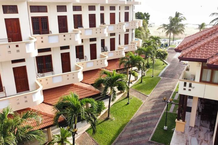 Hotel Exterior 25 of 25