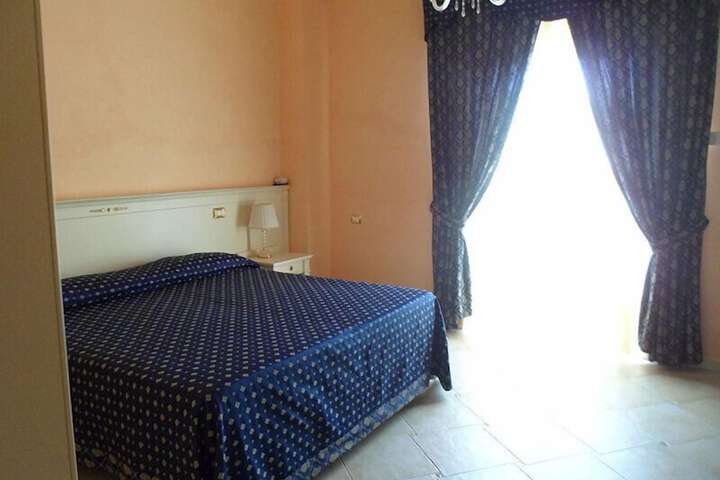 Room 9 of 28