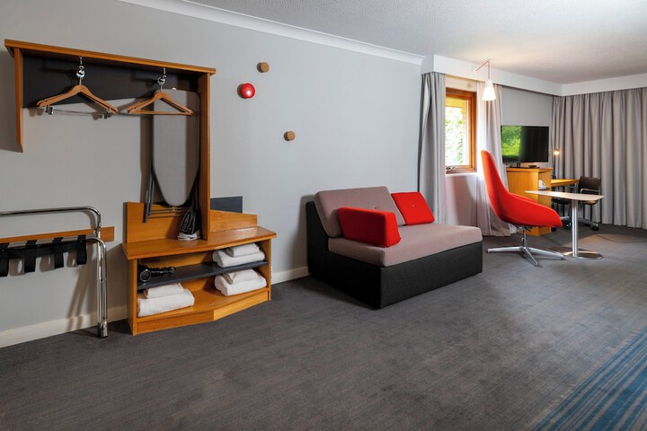 Room 18 of 46