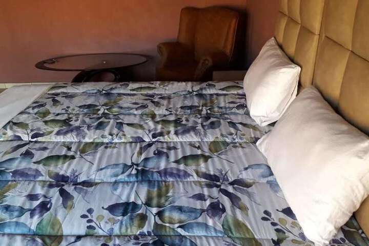 Room 8 of 48