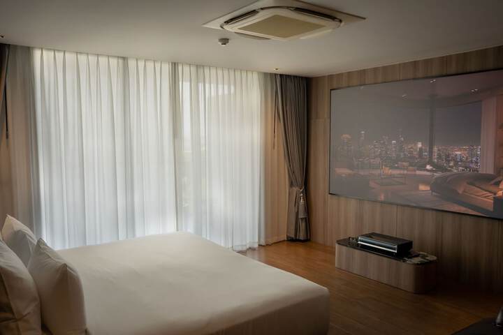 Room 162 of 216