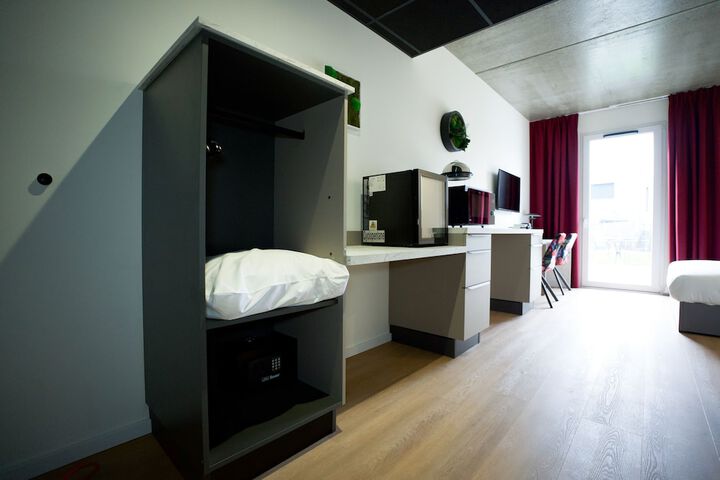 Room 47 of 94