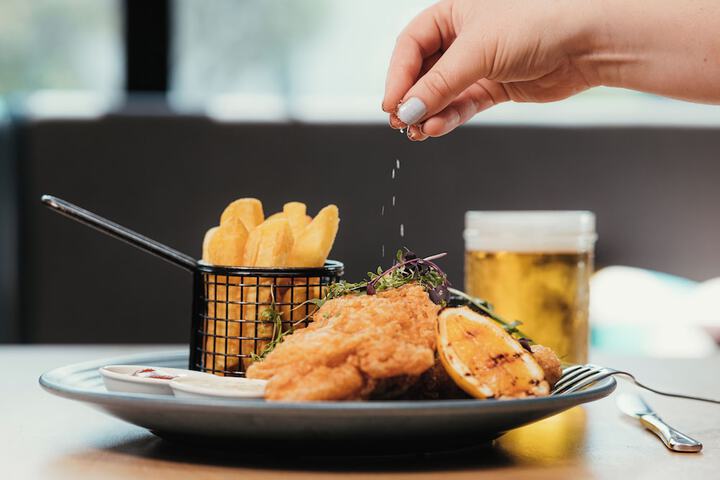 Dining 34 of 48
