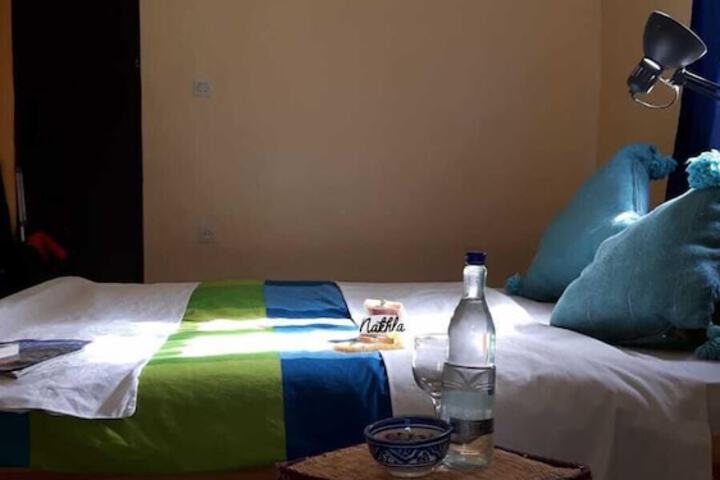 Room 8 of 12
