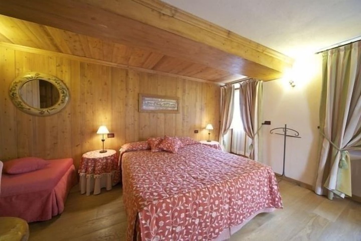 Room 3 of 70