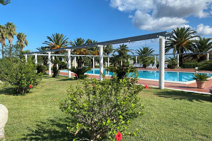 Pool 22 of 52