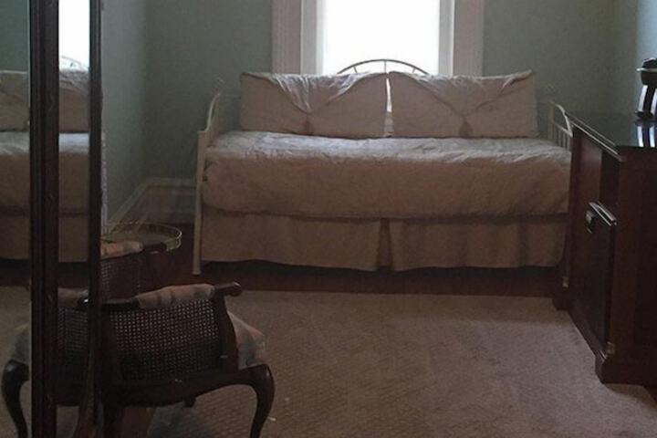 Room 10 of 26
