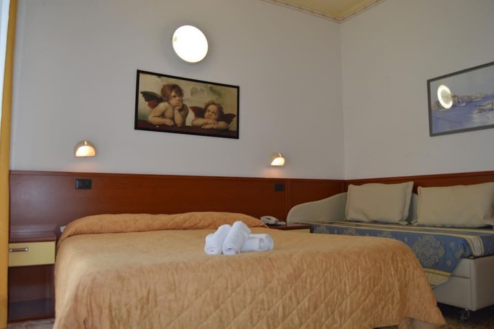 Room 15 of 40