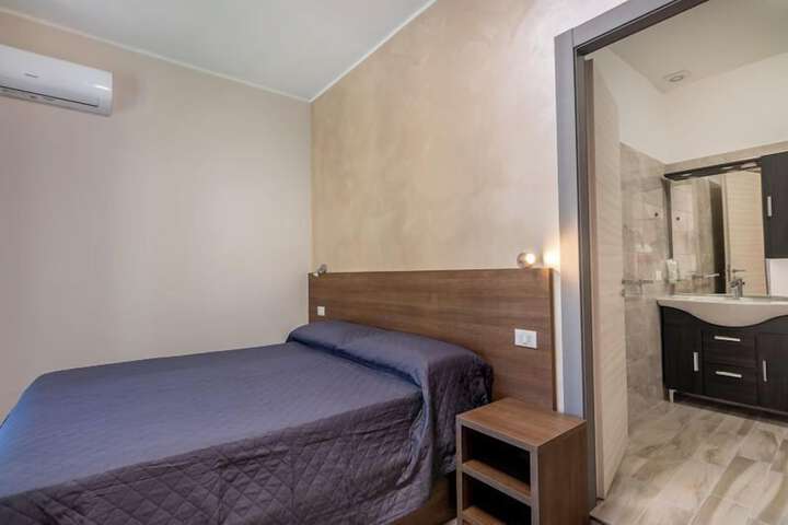Room 9 of 48