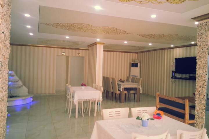 Dining 19 of 27