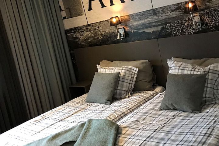 Room 7 of 32