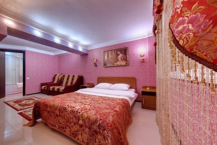 Room 9 of 68