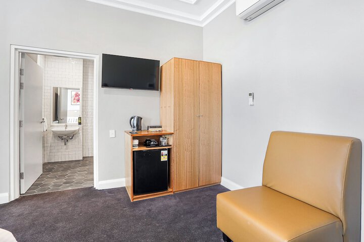 Room 11 of 48