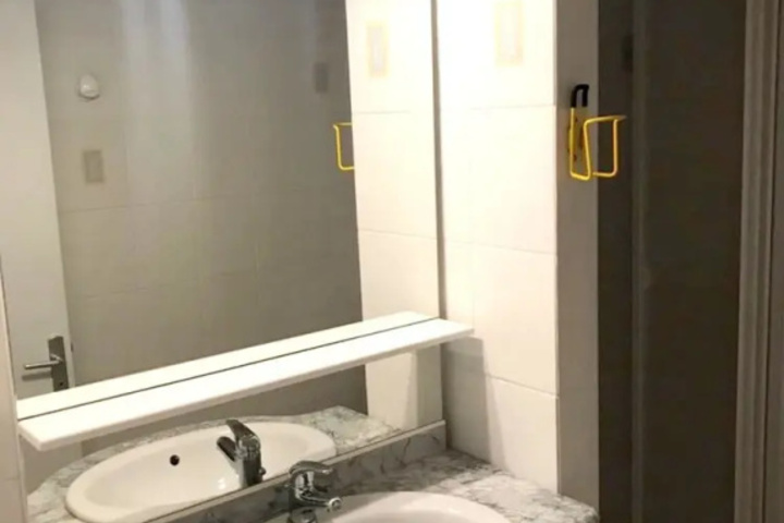 Room 4 of 11