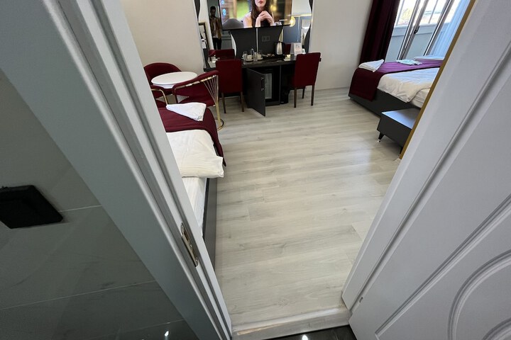 Room 85 of 108
