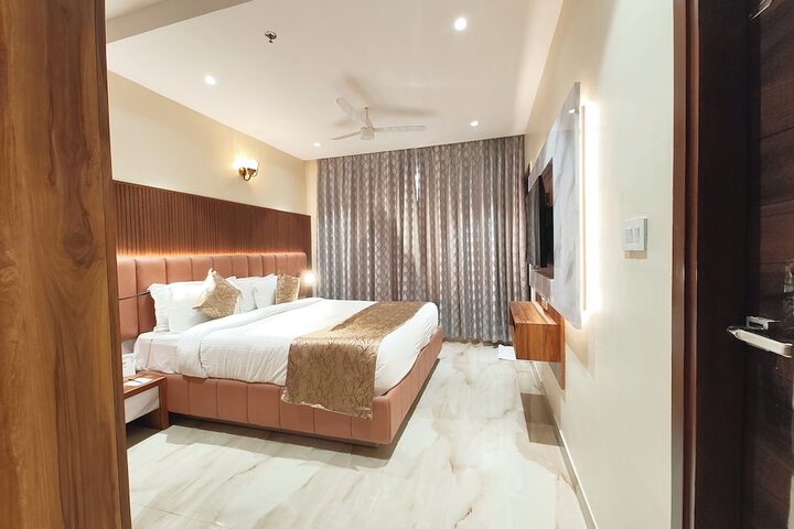 Room 13 of 25