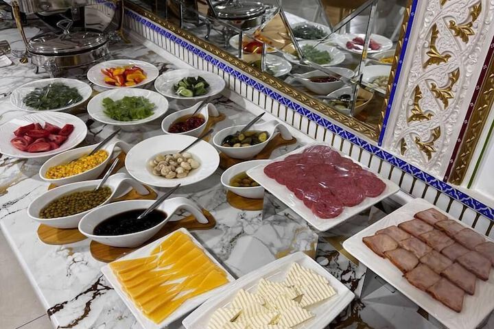 Dining 12 of 63