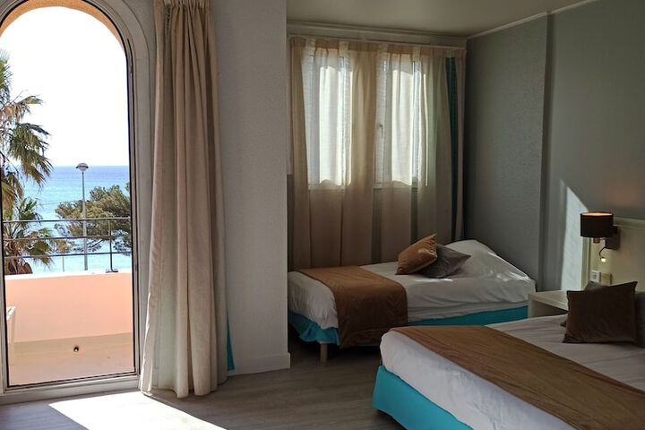 Room 9 of 35