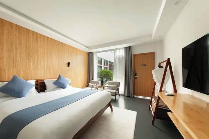 Room 18 of 163