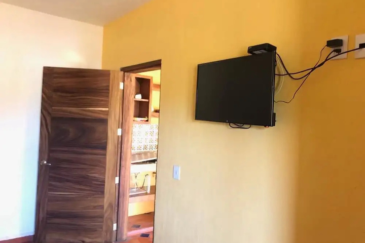 Room 10 of 14