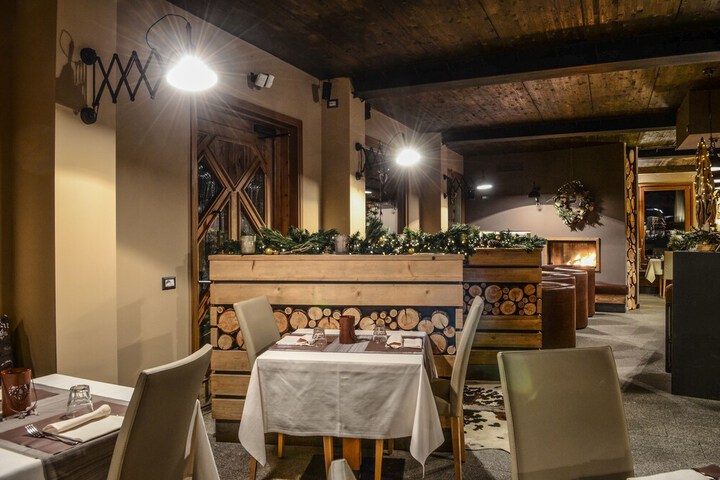 Dining 29 of 56