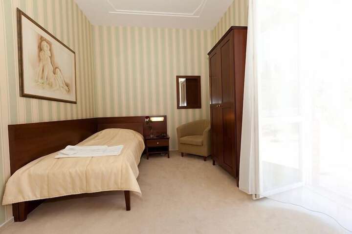 Room 12 of 12