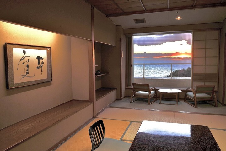 Room 15 of 82