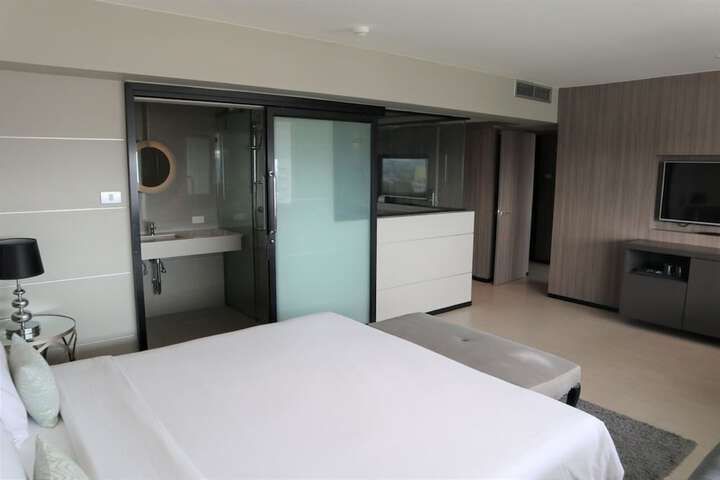 Room 13 of 70