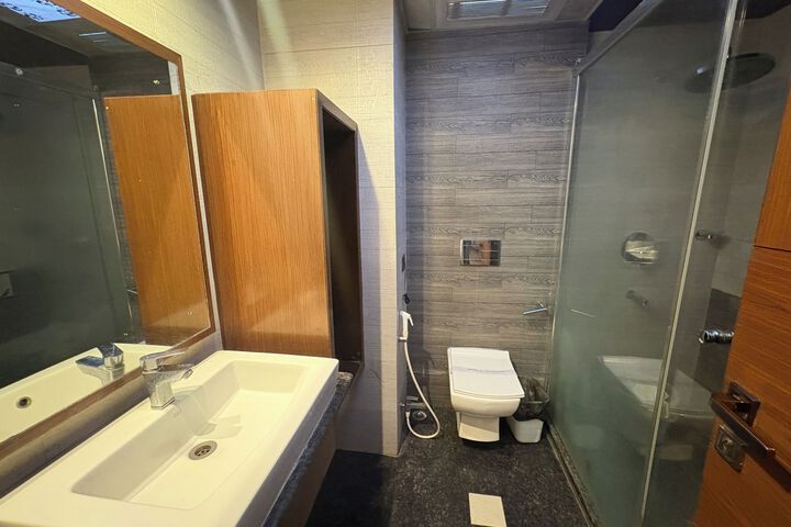 Room 14 of 65