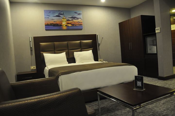 Room 4 of 17