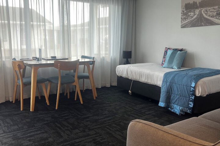 Room 14 of 27