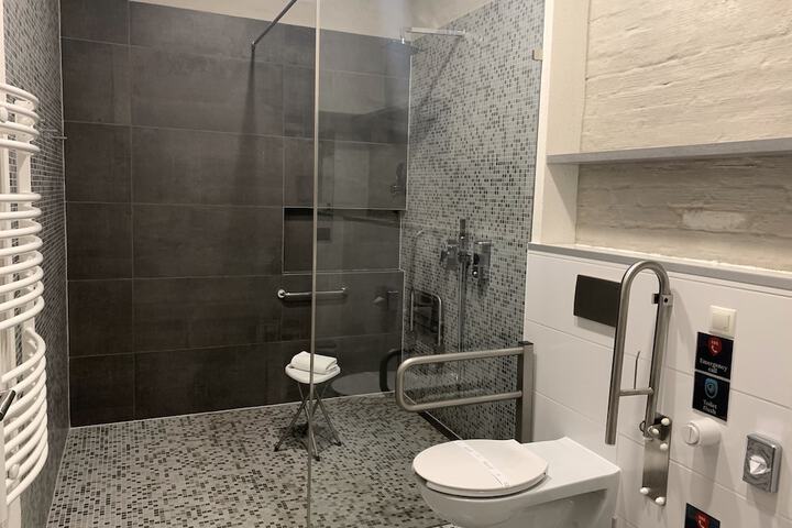 Room 138 of 194
