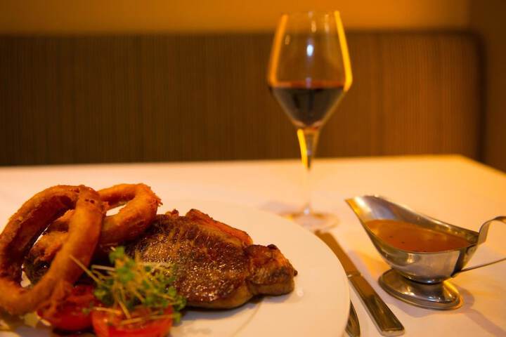 Dining 32 of 62