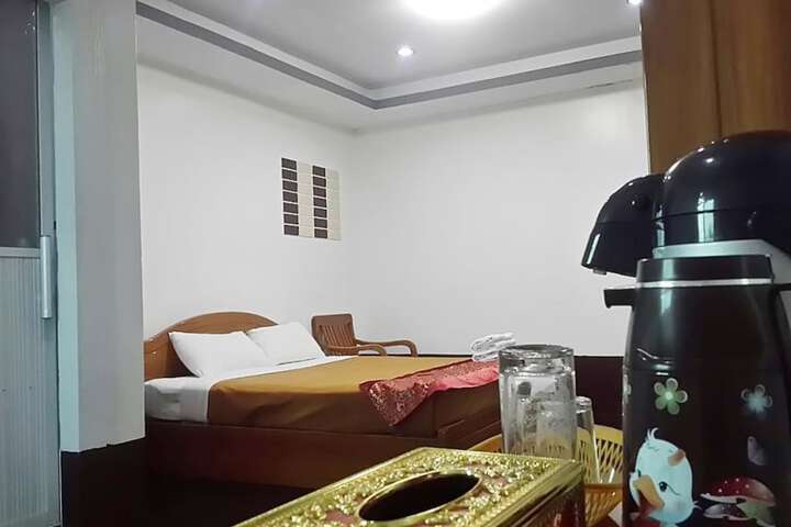 Room 32 of 51
