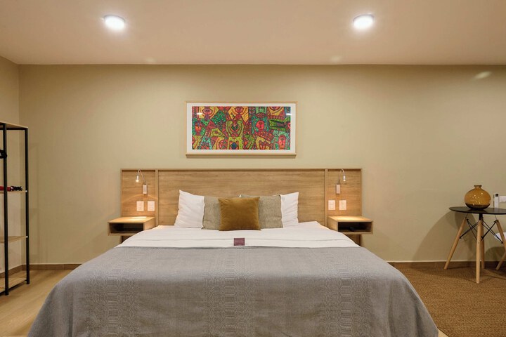 Room 4 of 34